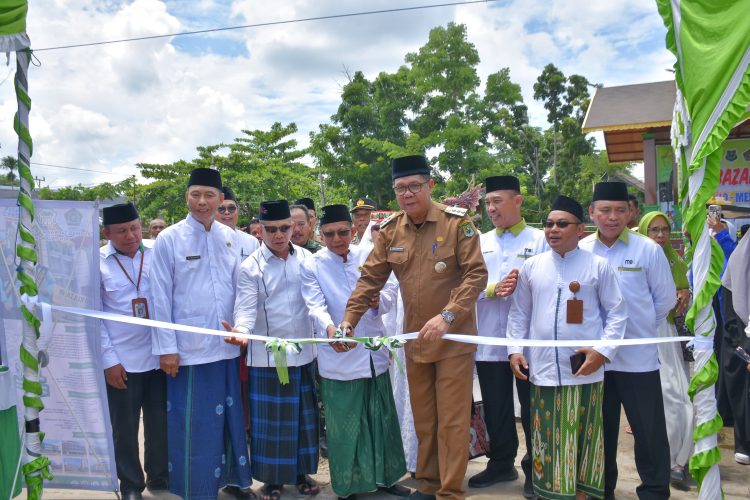 Pj Bupati Kapuas Buka Bazar UMKM Halal, Dalam Rangka Hari Santri Nasional