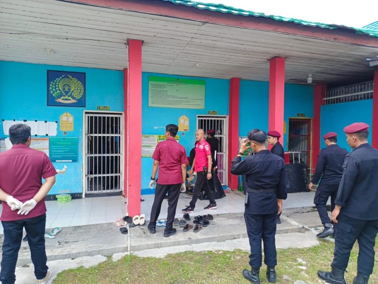 Kanwil Kemenkumham Dan Rutan Geledah dan Test urine para WBP