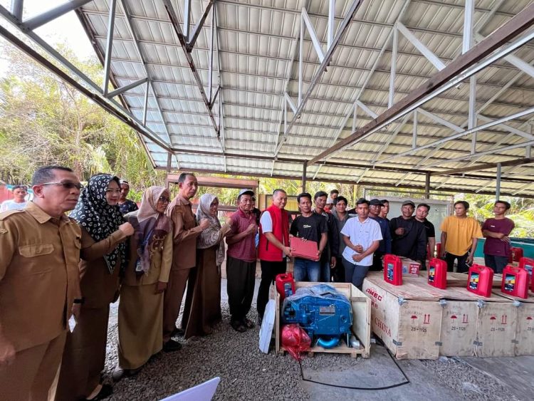 Serahkan Hibah Perikanan, Ketua DPRD Ingatkan Gunakan Sesuai Peruntukkan