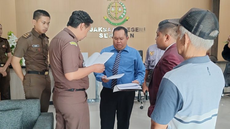 Diduga Lakukan Pungli Operasi Kapal Getek, Pj Kades Ayawan Dilaporkan Ke Kejari