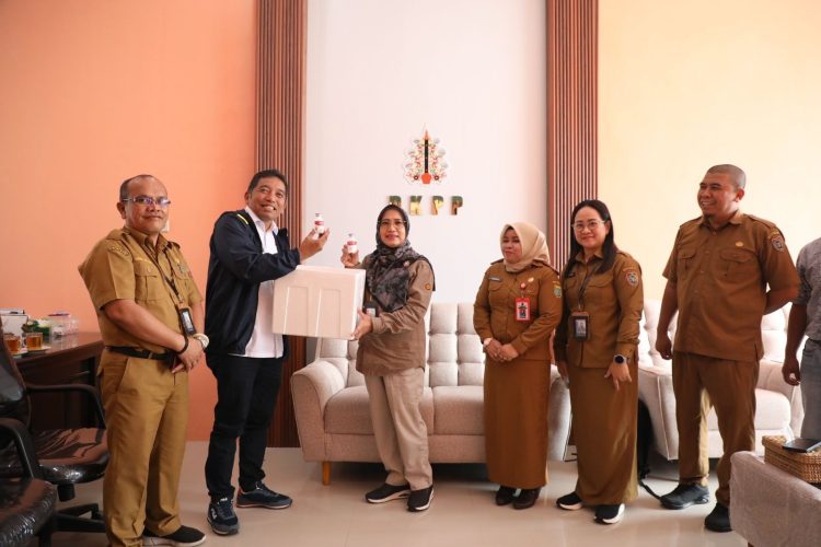 Kadis TPHP Kalteng Serahkan Vaksin PMK ke Kabupaten Barito Selatan