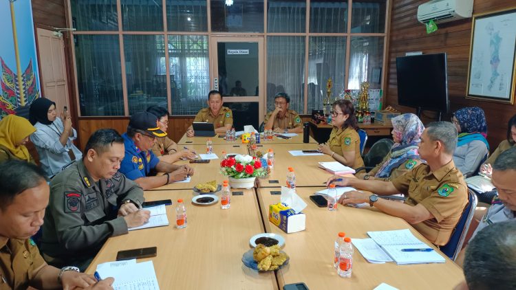 Sekda Kapuas Pimpin Rakor Terkait Penataan Pedagang Kaki Lima di Jalan Maluku Kapuas