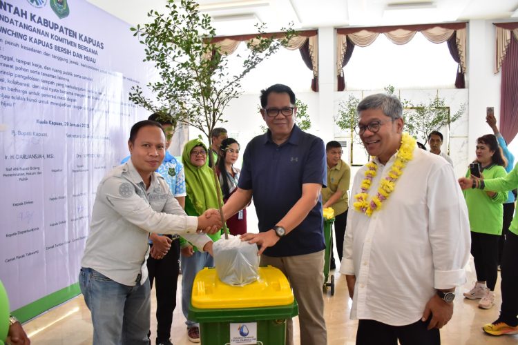 Pj Bupati Kapuas Resmi Launching Program Kapuas Bersih dan Hijau