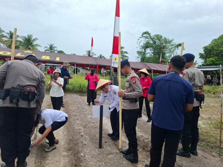 Dukung Percepatan Program Swasembada Pangan, Disbun Prov. Kalteng Hadiri Panen Raya Jagung Serentak di Kelurahan Banturung