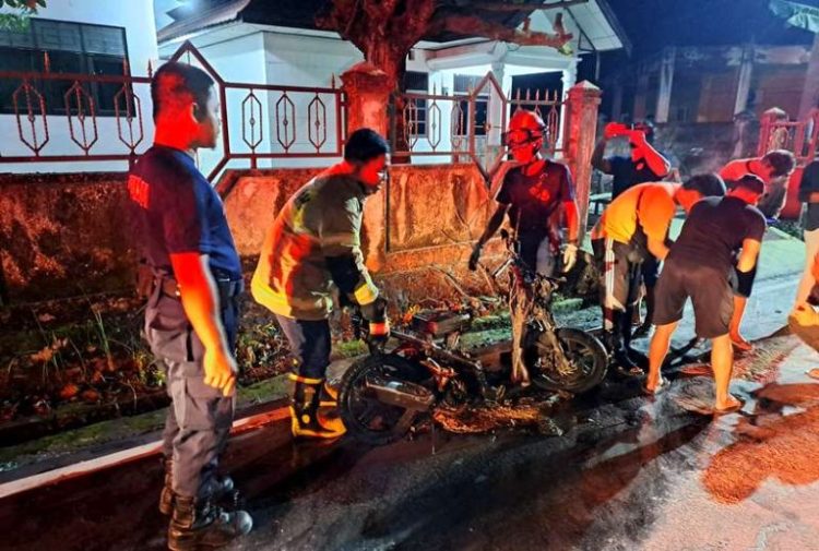 Satu Unit Sepeda Motor Terbakar di Jalan Padat Karya
