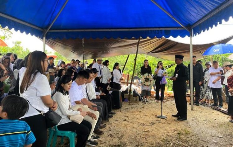 Pemakaman Wakil Bupati Barito Utara Periode 2013-2018, Ompie Herby di Hadiri Pj Sekda Drs Jufriansyah