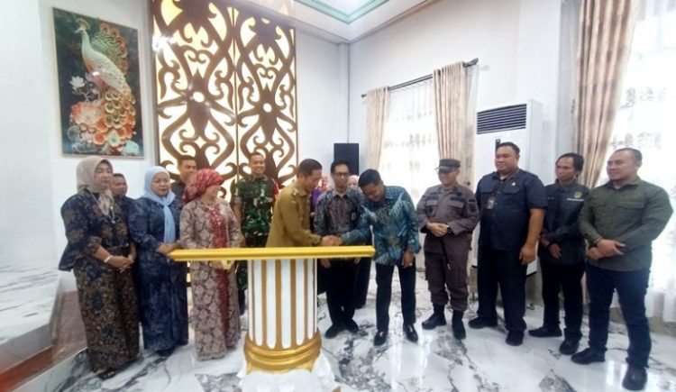 Pj Bupati Resmikan Gedung Aula STIE Muara Teweh