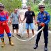 Ular Piton di Kandang Ternak Warga Berhasil di Evakuasi Petugas Damkarmat Barut