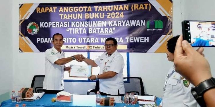 Kadis Nakertranskop UKM Buka RAT Koperasi Karyawan Tirta Batara Muara Teweh