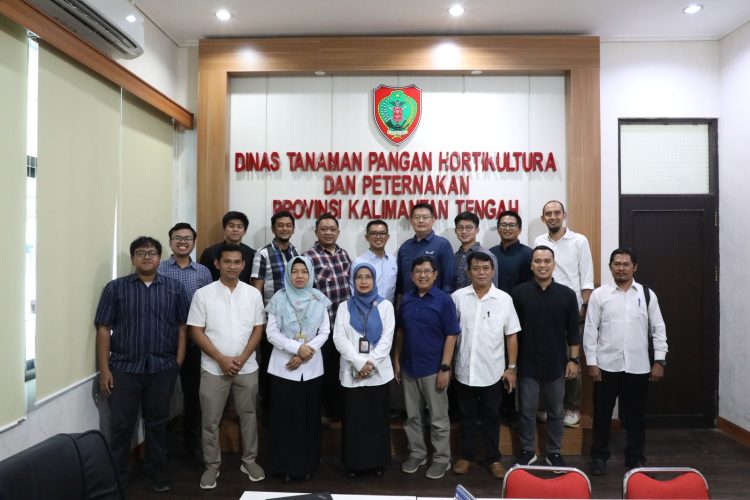 Kadis TPHP Prov. Kalteng Terima Audiensi Uji Coba Traktor PT. United Tractors Tbk untuk Dukung Program Optimasi Lahan di Kalteng