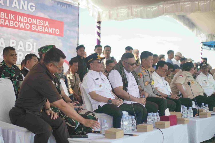 Panen Raya Serentak, Gubernur Kalteng Apresiasi Petani – Kadisdik Tekankan Peran Generasi Muda