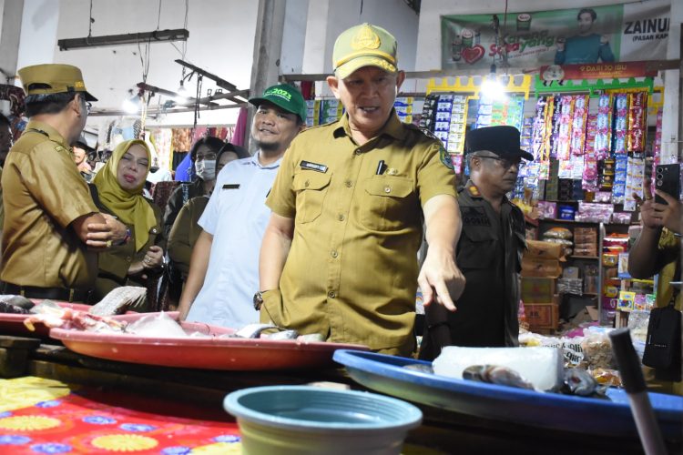 Sekda Kapuas Pantau Harga Kebutuhan Pokok