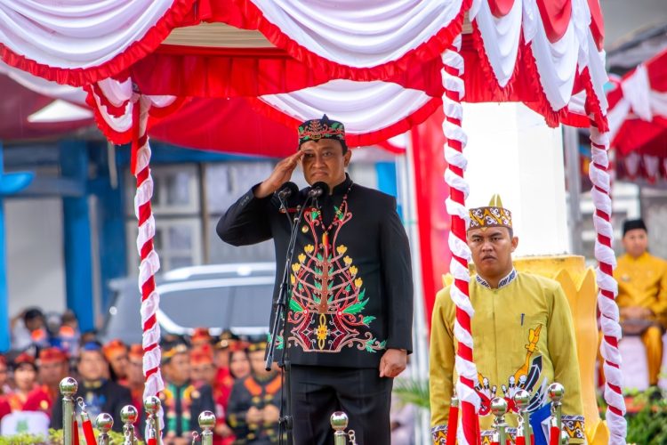 Wagub Inspektur Upacara Hari Jadi Kota Kuala Kapuas ke 219 dan HUT Pemkab Kapuas ke 74 Tahun 2025