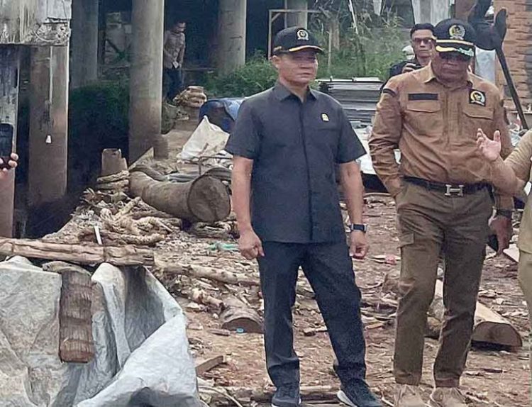 DPRD Kapuas Tinjau Lokasi Jembatan Ambruk di Kecamatan Bataguh