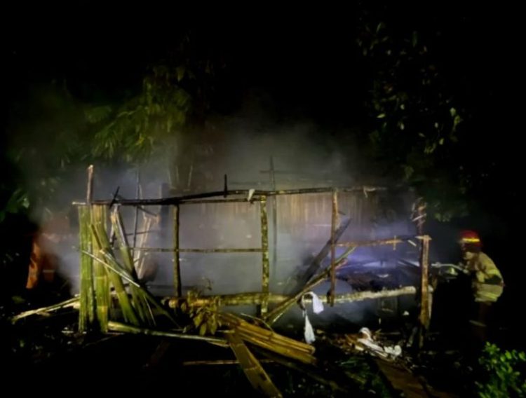 BPBD dan Disdamkarmat Barut Berhasil Padamkan Api di Pemukiman Kelurahan Jambu