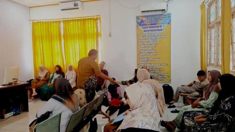 Disnakertranskop UKM Barut Fasilitasi Layanan Paspor Bersama Imigrasi Palangkaraya, 229 Warga Terlayani dengan Baik
