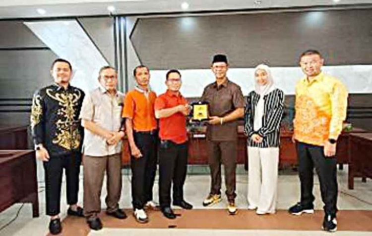 Sekwan Kapuas Terima Kunker dari Komisi II DPRD Prov Kalsel, Terkait Pemberlakuan Opsen Pajak Kendaraan Bermotor