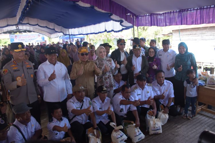 Bupati Kapuas Dampingi Gubernur Kalteng Kunker di Kecamatan Kapuas Kuala