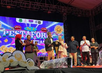 Ribuan Warga Meriahkan Pestaforia Malam Puncak HUT Kota Kuala Kapuuas ke-219 dan HUT Pemda Kapuas ke-74