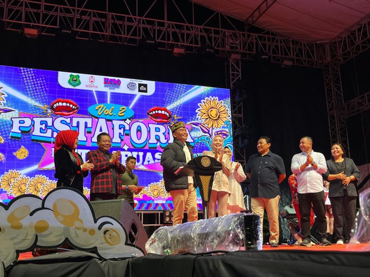 Ribuan Warga Meriahkan Pestaforia Malam Puncak HUT Kota Kuala Kapuuas ke-219 dan HUT Pemda Kapuas ke-74