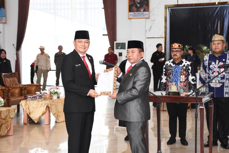 Bupati Kapuas Lantik Usis I.Sangkai Sebagai Pj Sekda Kabupaten Kapuas