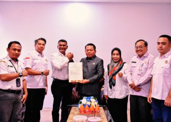 Bupati Kapuas Terima Sertifikat Tanah Sekolah Rakyat dari Kepala Kantor Wilayah BPN