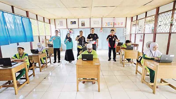Dewan Apresiasi USBK SD Kapuas Sudah Berbasis Komputer 