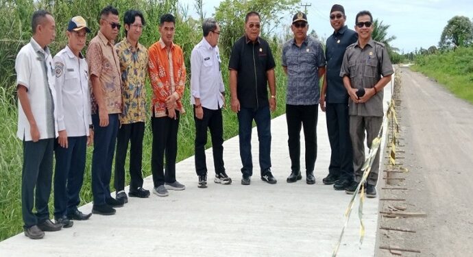 Komisi IV DPRD Kalteng Tinjau Jalan Rusak Menuju Pelabuhan Sigintung, Janji Kawal Aspirasi Warga Seruyan
