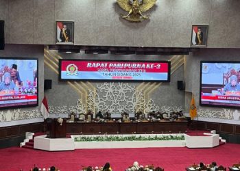 Plt. Sekda Kalteng Hadiri Rapat Paripurna DPRD Kalteng Bahas Rancangan Perda Inisiatif