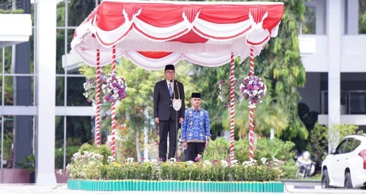 Plt.Sekda Prov.Kalteng Pimpin Upacara Hari Otonomi Daerah ke-XXIX