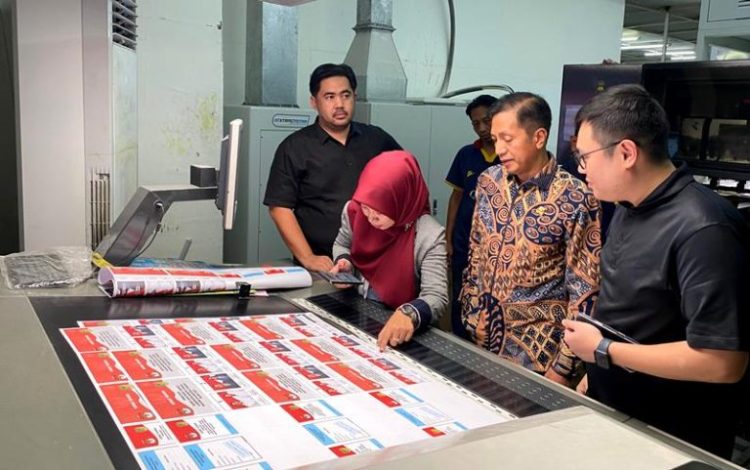 Sekda Barut Pantau Langsung Produksi Surat Suara PSU Pilkada 2024 di Pasuruan