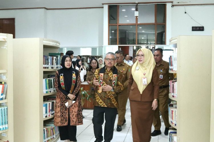 Kepala Perpustaakan Nasional RI Kunjungi Dispursip Kalteng