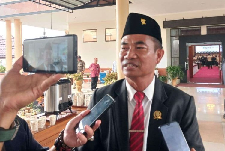 Ketua DPRD Katingan Sampaikan Apresiasi Positif Terkait Gerakan Pemasangan dan Pengibaran Bendera Merah Putih
