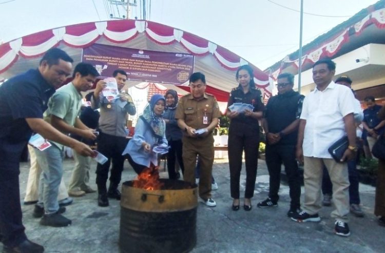Ketua Komisi III DPRD Barito Utara Hadiri Pemusnahan Surat Suara Rusak dan Lebih Jelang PSU