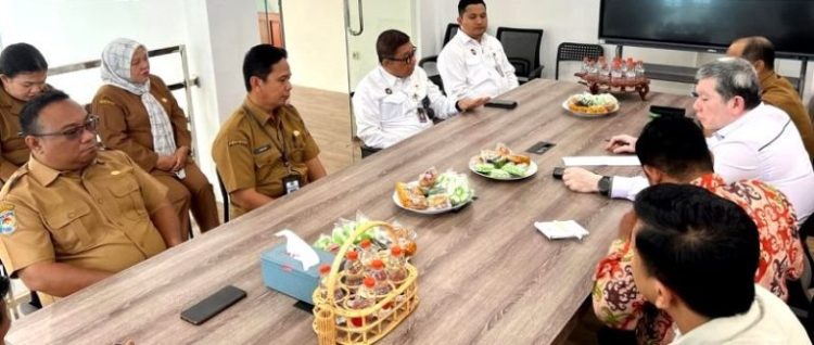 Tim Pemantau dari Kemenkopolkam serta Kemendagri Kunjungi Diskominfosandi Barut 