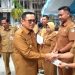 Serahkan Bantuan Sarana Pendidikan, Pj Bupati Barut Sampaikan Pendidikan Pondasi Utama Dalam Membentuk Generasi yang Cerdas