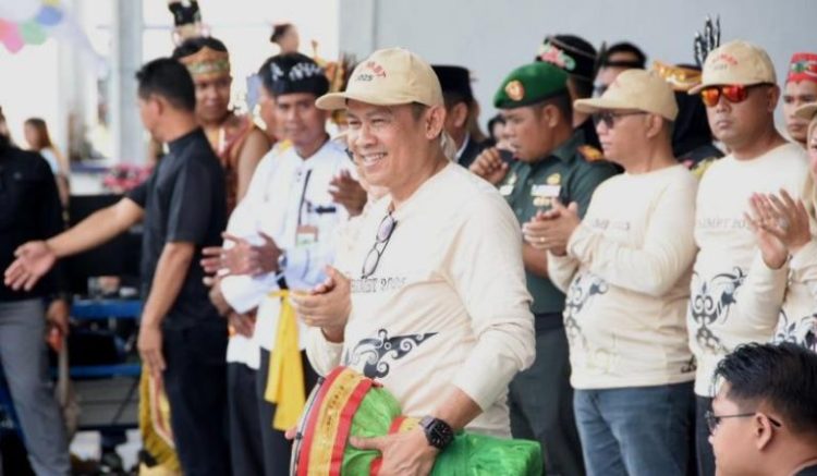 Pj Bupati Barut Resmi Buka FBIMBT, Ajang Pelestarian Budaya Daerah