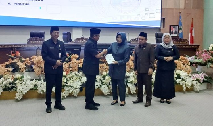 Pemkab Barut Sampaikan Jawaban atas Pandangan Umum Fraksi DPRD Barut