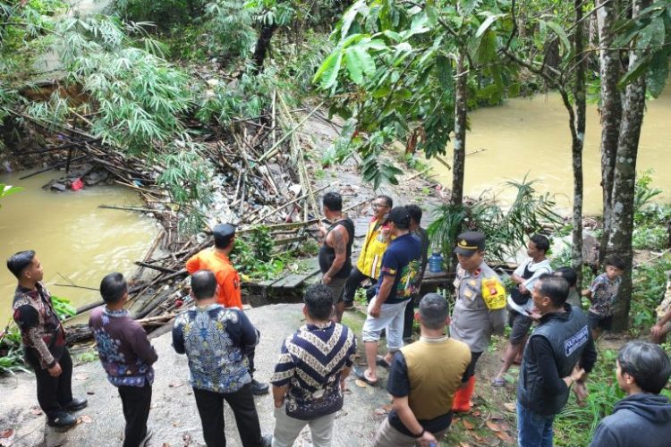 Bupati Mura Tinjau Lokasi Terdampak Bencana Banjir dan Longsor