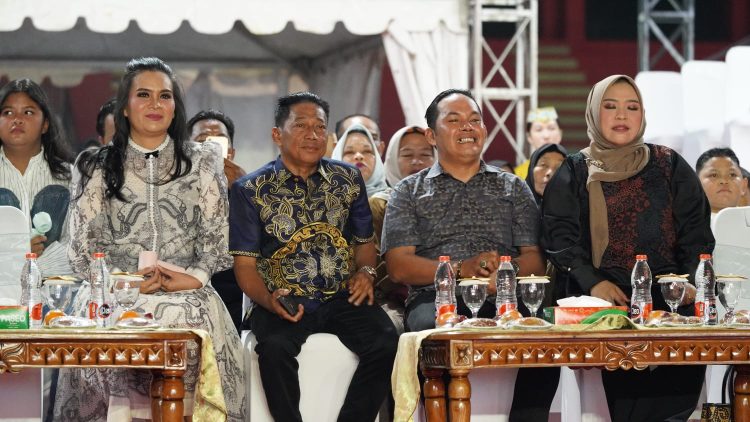 Antusias Masyarakat Hadiri Malam Hiburan HUT Mura Ke-23