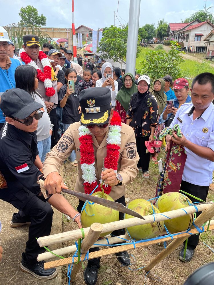 Bupati Murung Raya Resmikan Penyalaan Listrik di 22 Desa