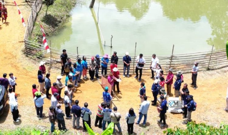 Bupati Murung Raya Hadiri Panen Ikan Perdana BUMDes Hopakat Maju Bersama