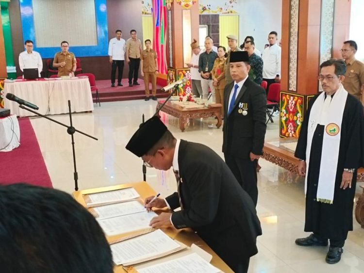Bupati Mura Resmi Lantik Direktur Perumda Danum Pomolum Periode 2025-2030