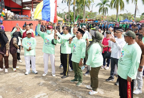 Peringati Hari Santri Nasional, Ribuan Warga Ikuti Jalan Sehat