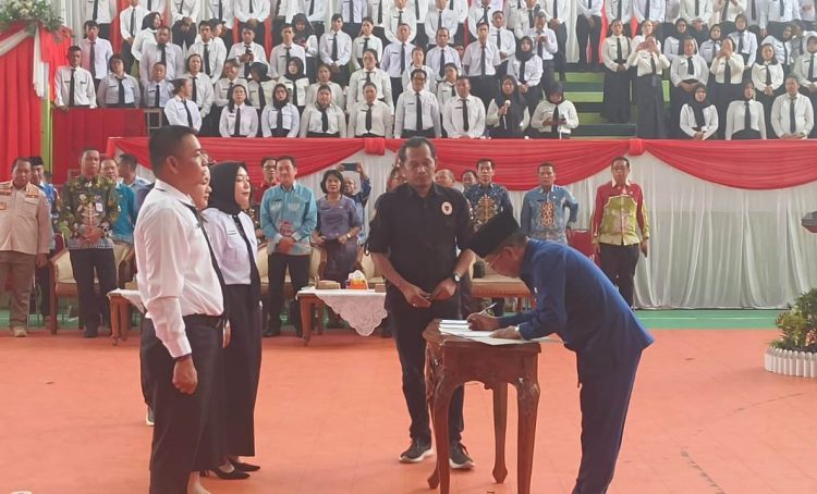 Bupati Mura Resmi Serahkan 1.317 SK PPPK Paruh Waktu