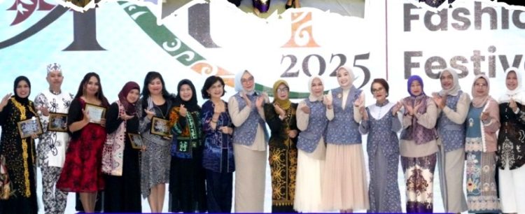 Ketua Dekranasda Barut Hadiri Kalteng Fashion Festival 2025, Dorong Kreativitas Desainer Lokal Agar Mampu Bersaing di Tingkat Nasional