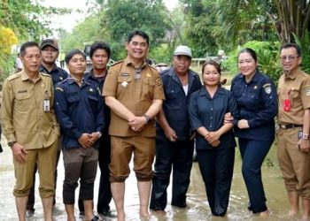 Bupati Barut Beserta Jajarannya Tinjau Langsung Lokasi Banjir di Kawasan KM 38 Desa Sei Rahayu I