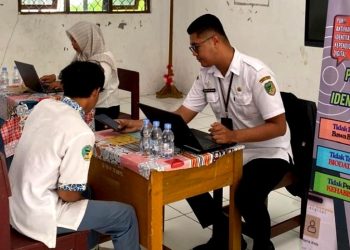 Disdukcapil Barut Sosialisasi Aplikasi IKD di SMK dan SMA Muara Teweh