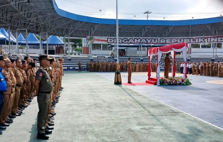 Bupati Barut Pimpin Apel Gabungan, Ajak Seluruh ASN Bekerja dengan Semangat serta Disiplin