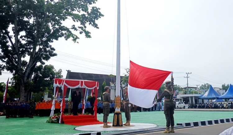 Peringati Hari Pahlawan, Bupati Barut Sampaikan Amanat Menteri Sosial RI, Teladani Semangat dan Pengorbanan Para Pahlawan